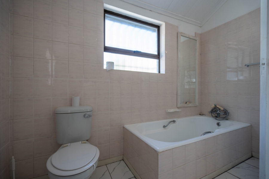 5 Bedroom Property for Sale in East Bank Eastern Cape
